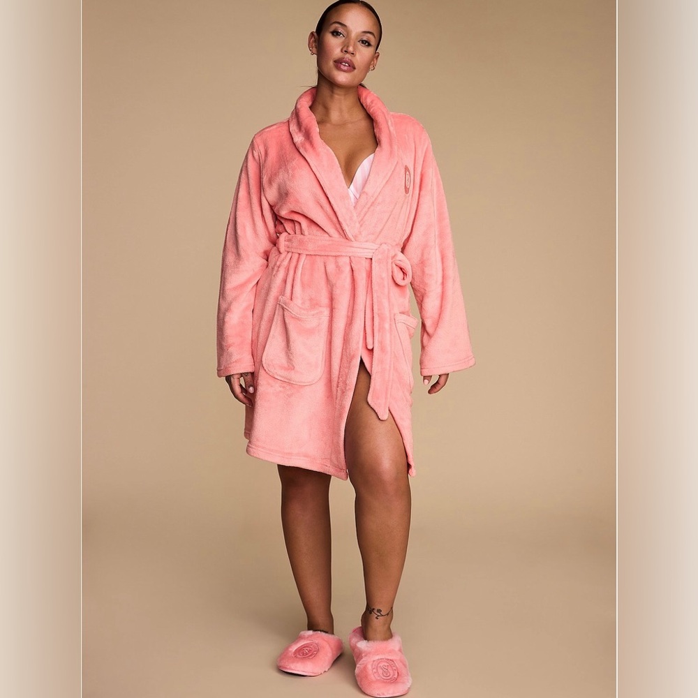 NWT Victoria’s Secret Short Cozy Robe. XS/S in size. Passion Pink.